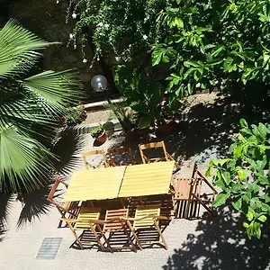 https://bnb-def-house.taorminaitalyhotels.com